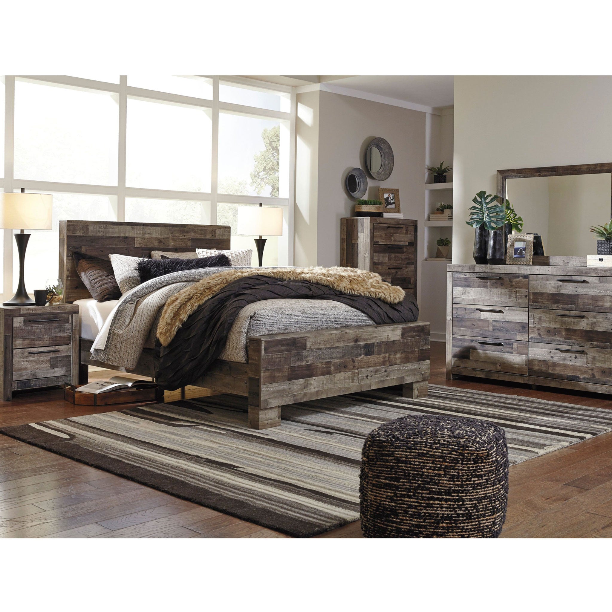 Derekson 4pc Bedroom Set