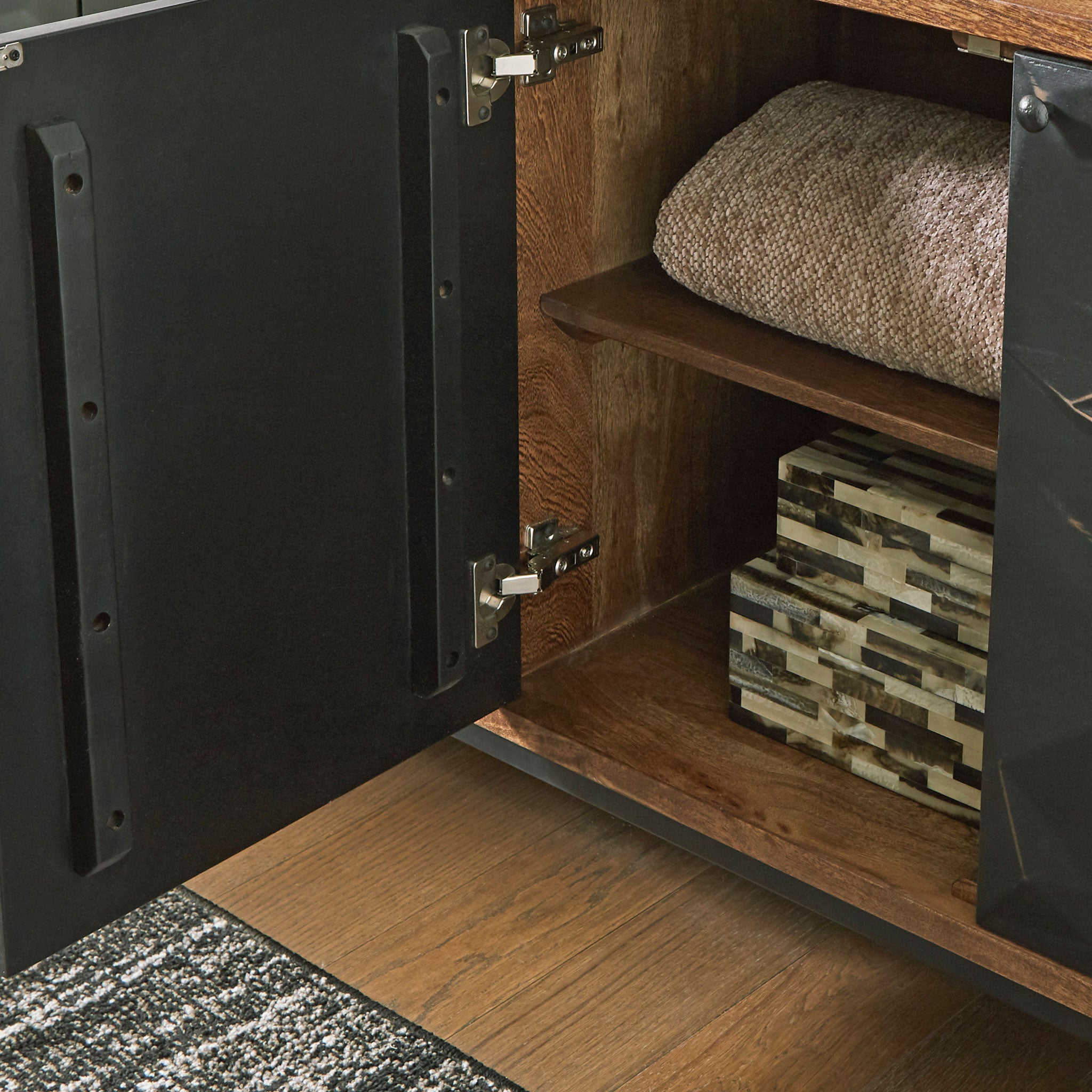 Dorannby Accent Cabinet