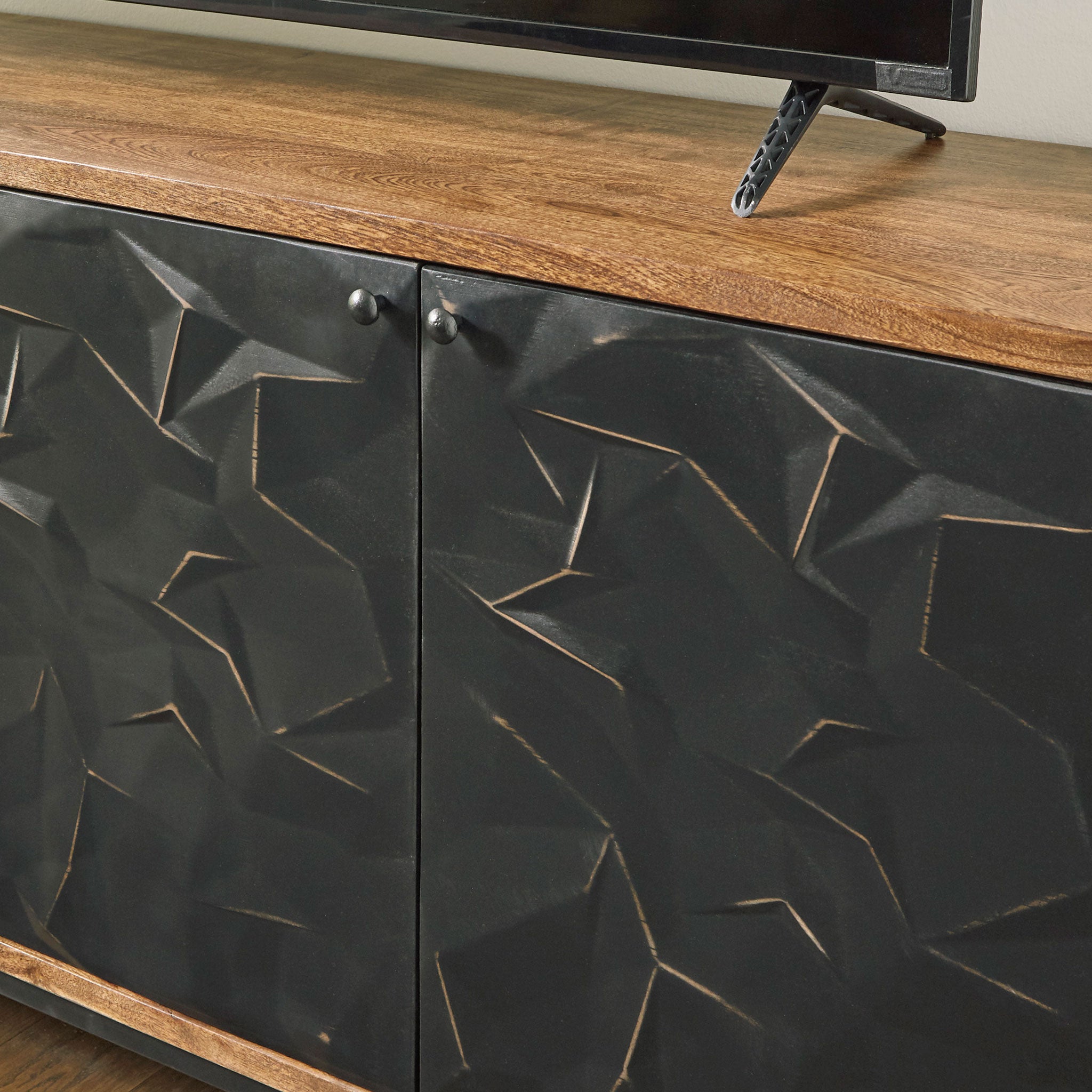 Dorannby Accent Cabinet