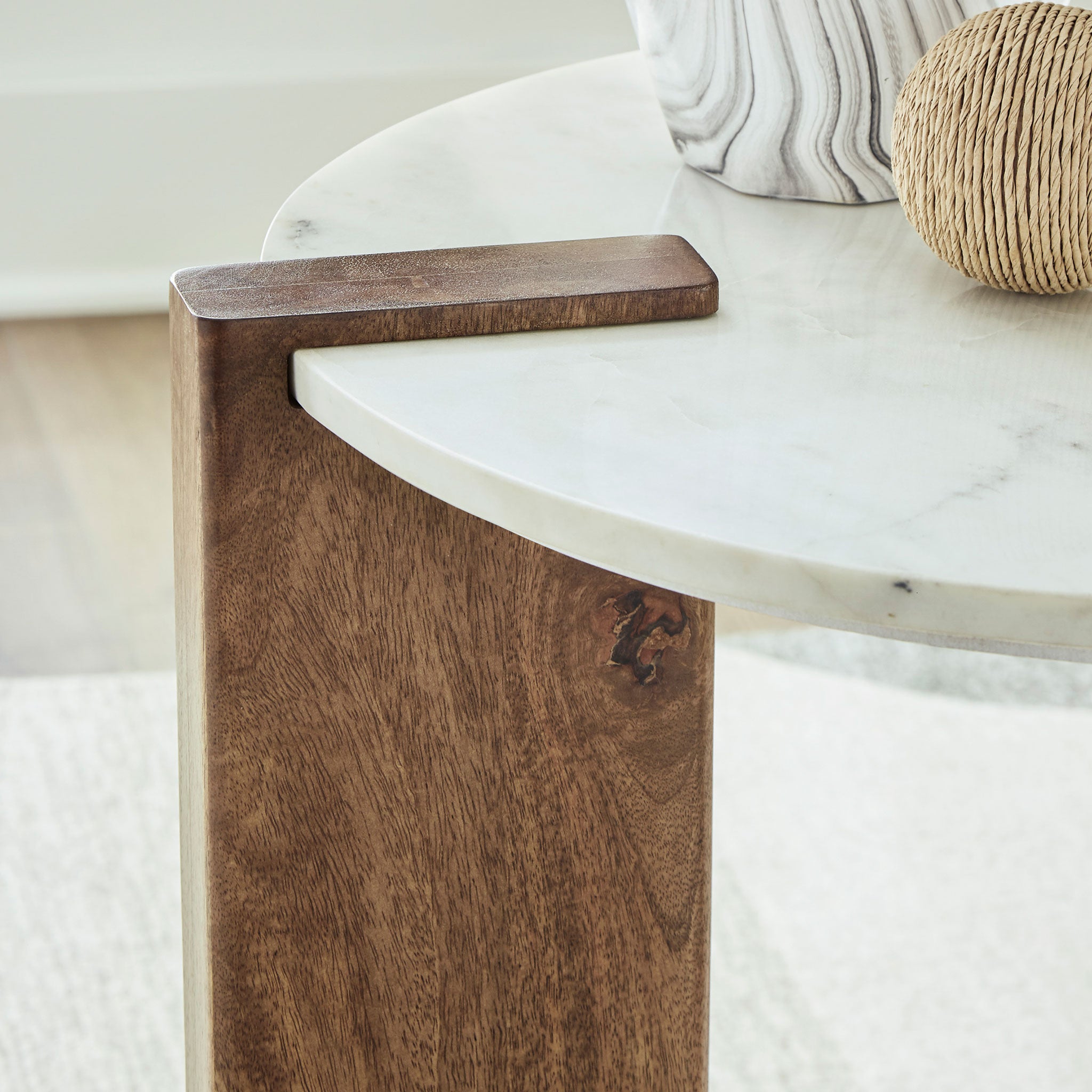 Isanti Round End Table