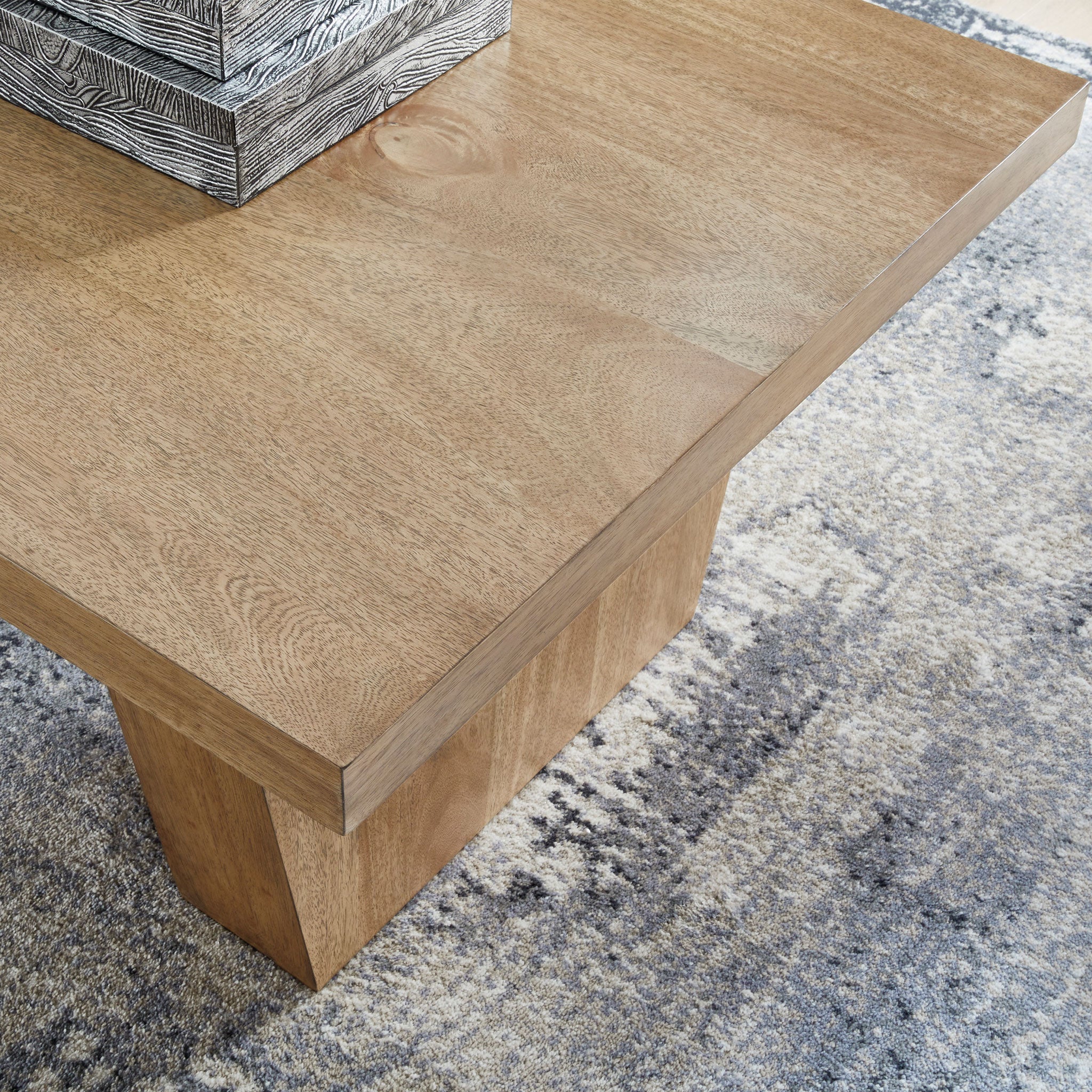 Kristiland Rectangular Cocktail Table