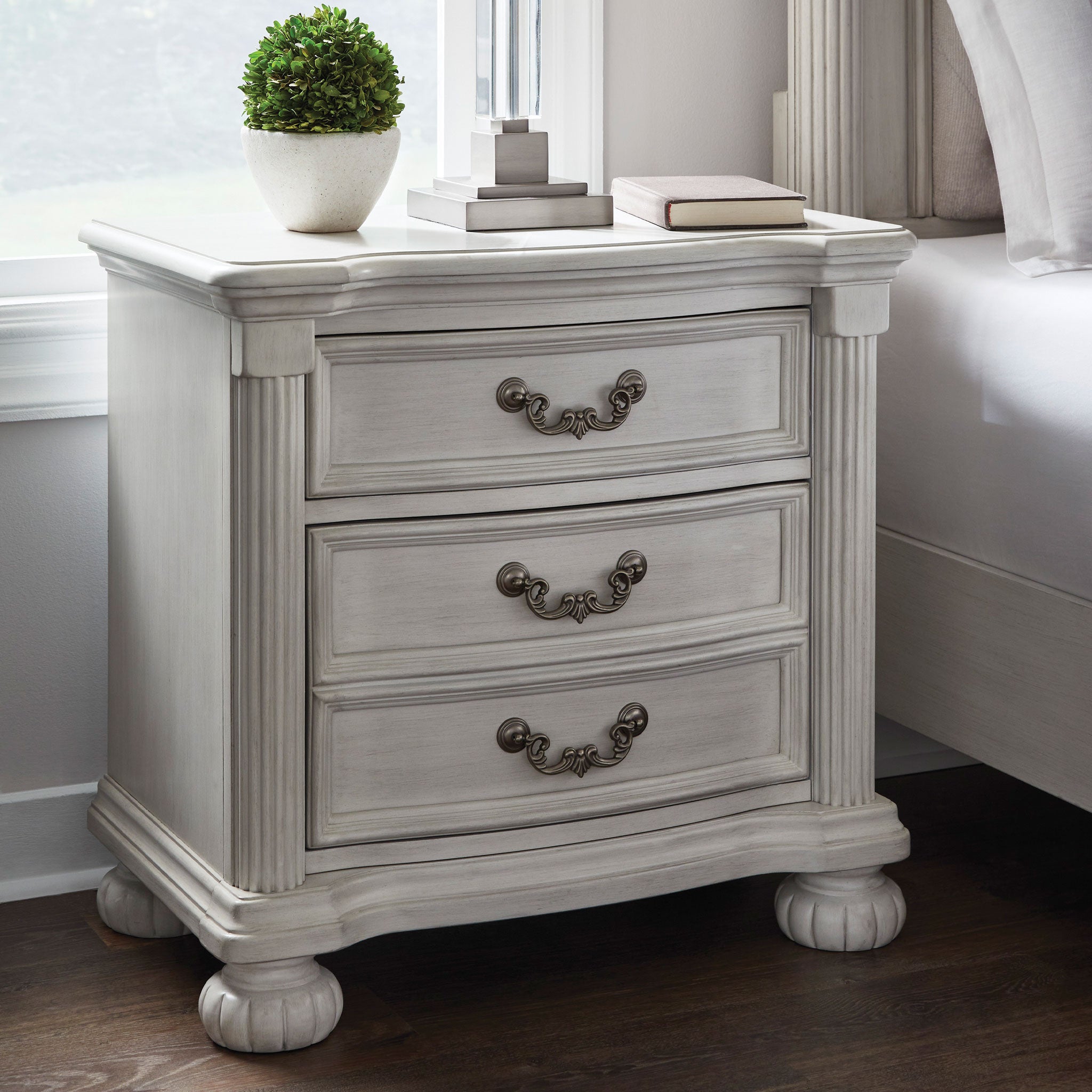 Montelaine Bedroom Set