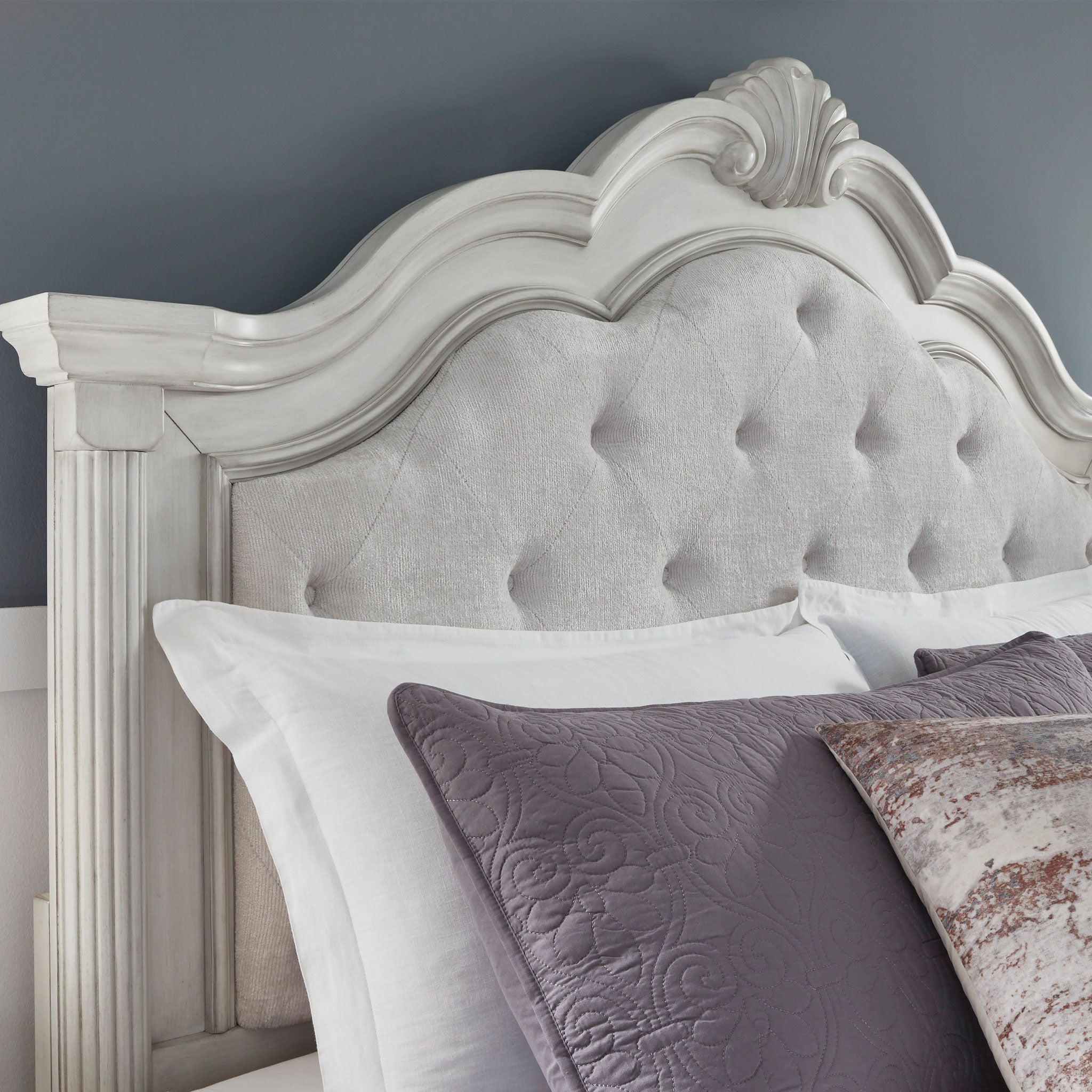 Montelaine Bedroom Set