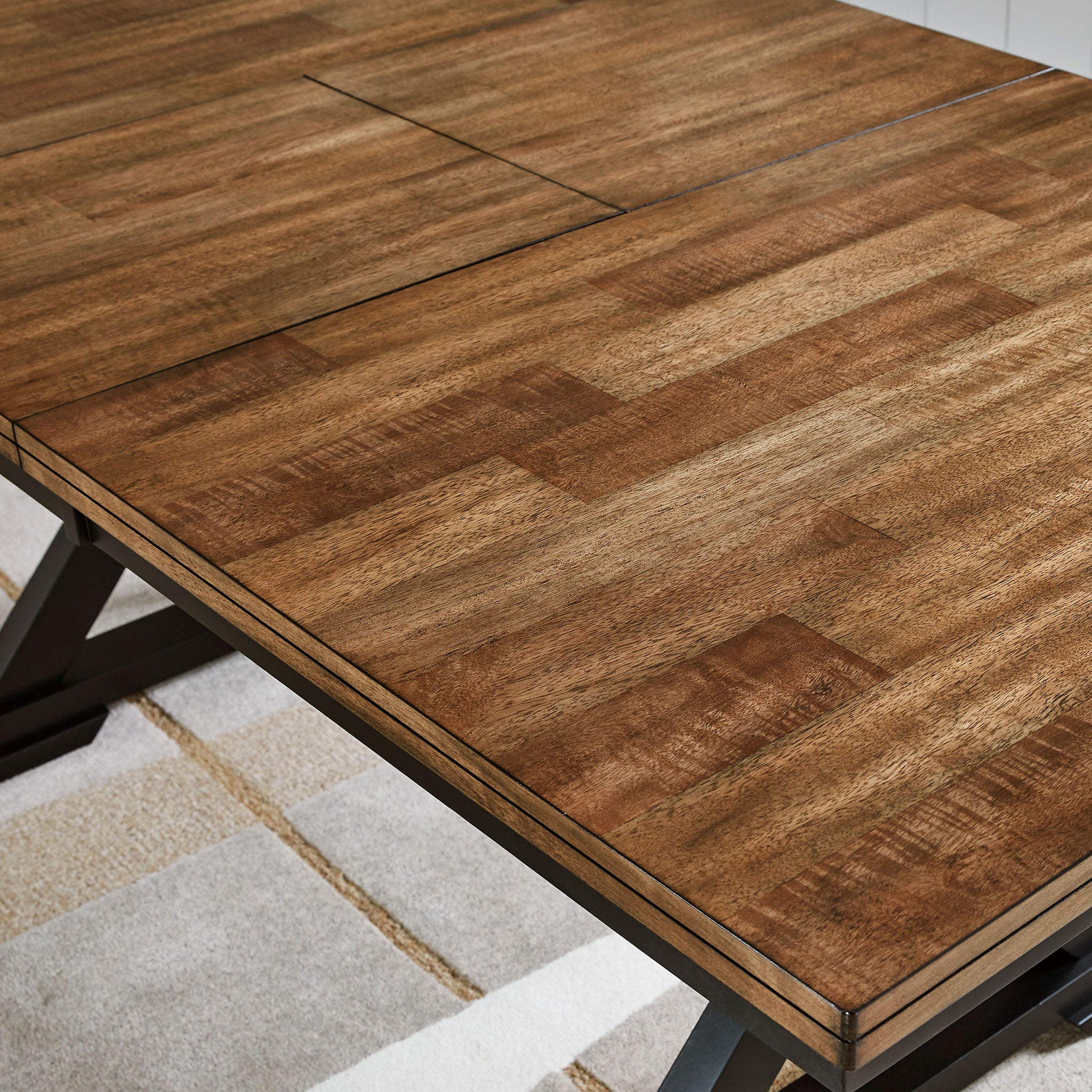 Wildenauer Extendible Dining Room Table