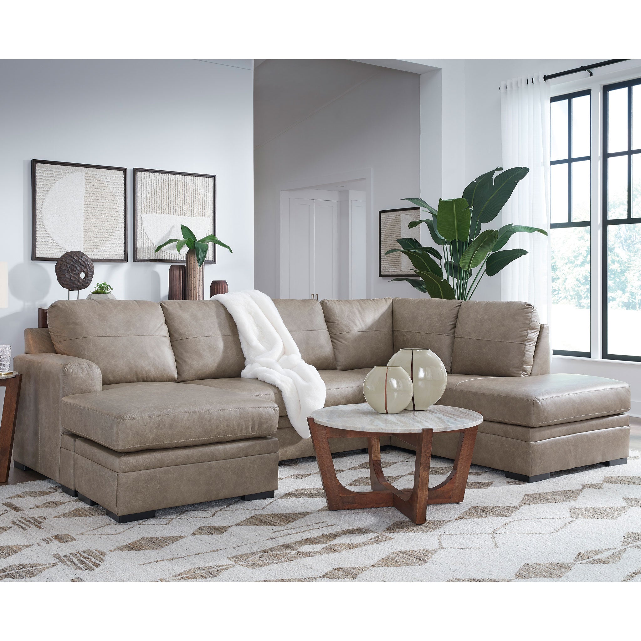 Amuleto 2-Piece Sectional with Chaise