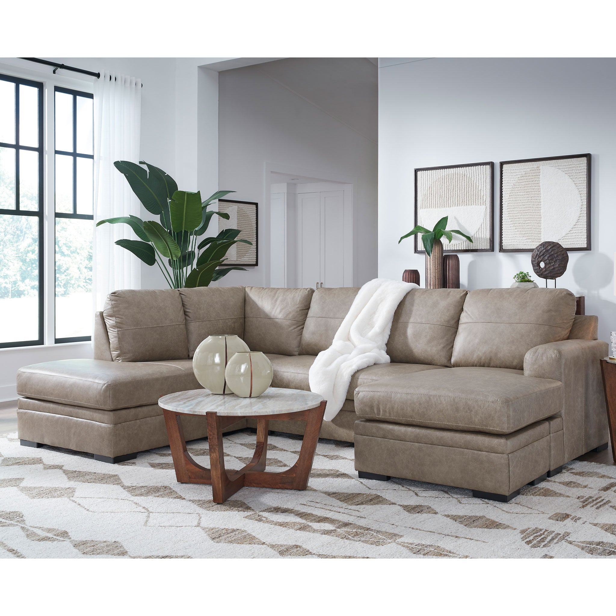 Amuleto 2-Piece Sectional with Chaise