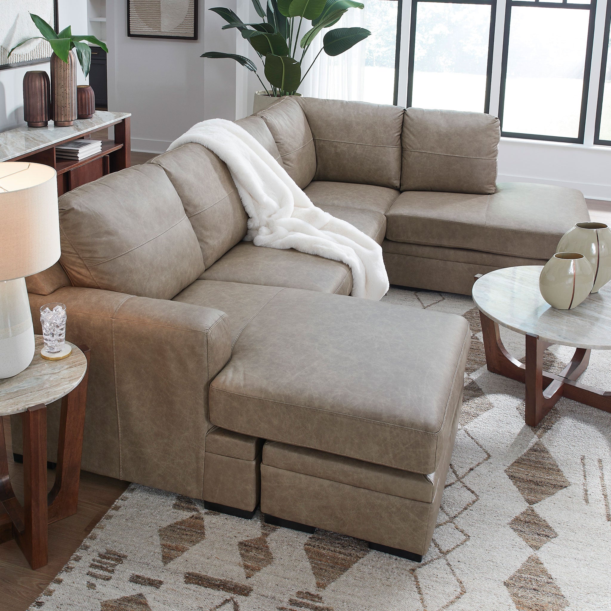 Amuleto 2-Piece Sectional with Chaise