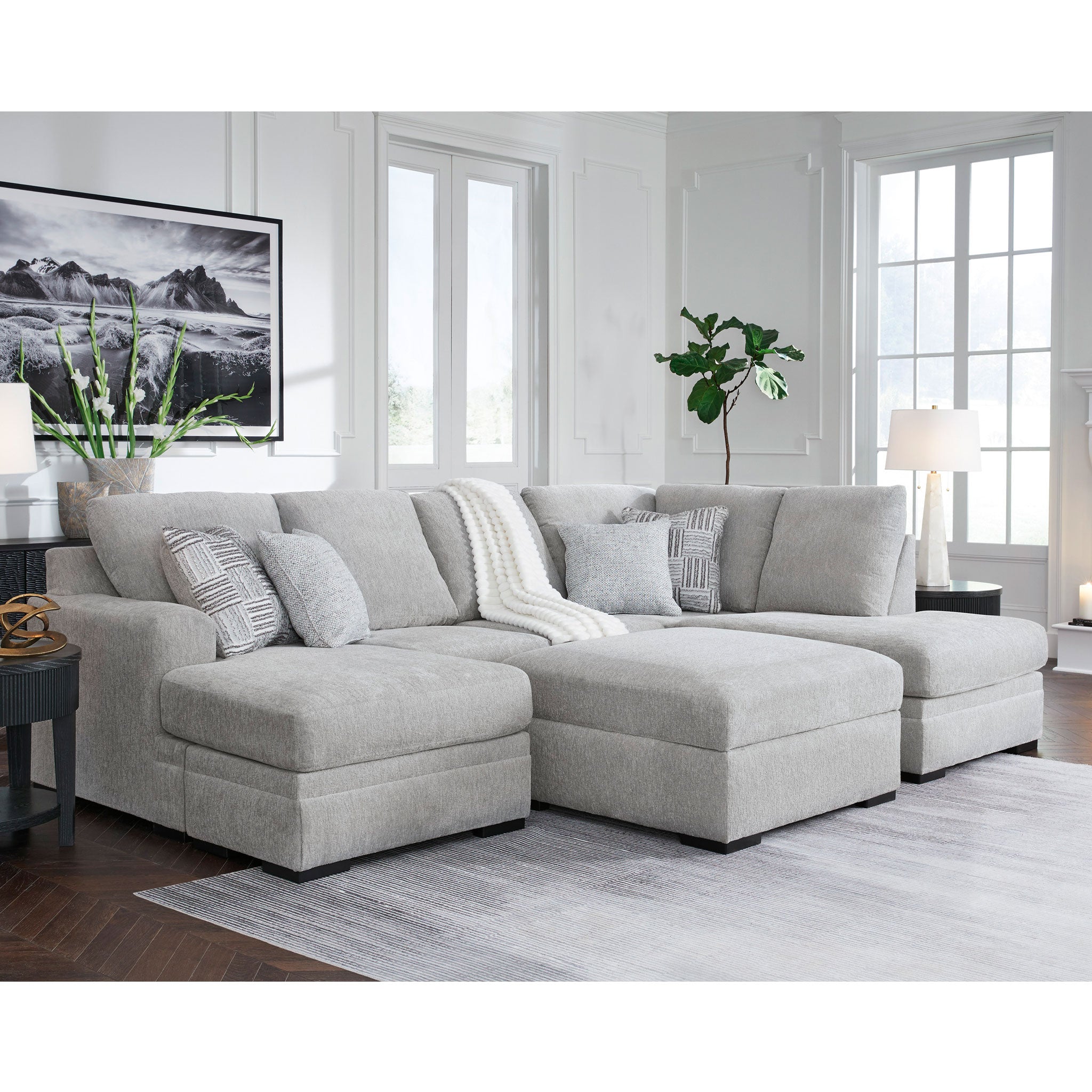 Gabyleigh 2-Piece Sectional with Chaise