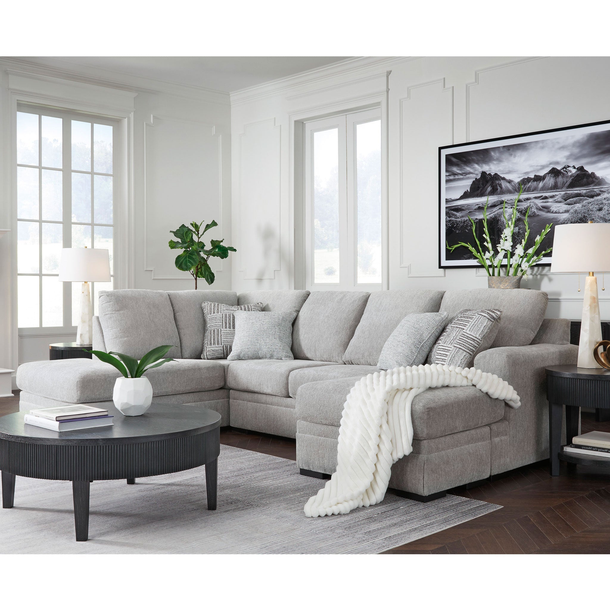 Gabyleigh 2-Piece Sectional with Chaise